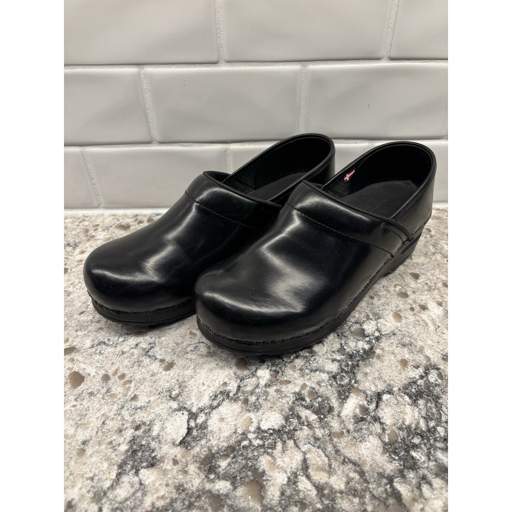 Sanita Professional Smooth Closed Clogs in Black Medical Work Shoe Size 38/7-7.5